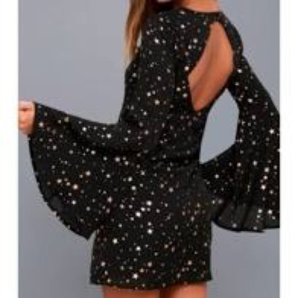 Lulus Dresses & Skirts - Lulus dress Small S black star print bell  sleeve
